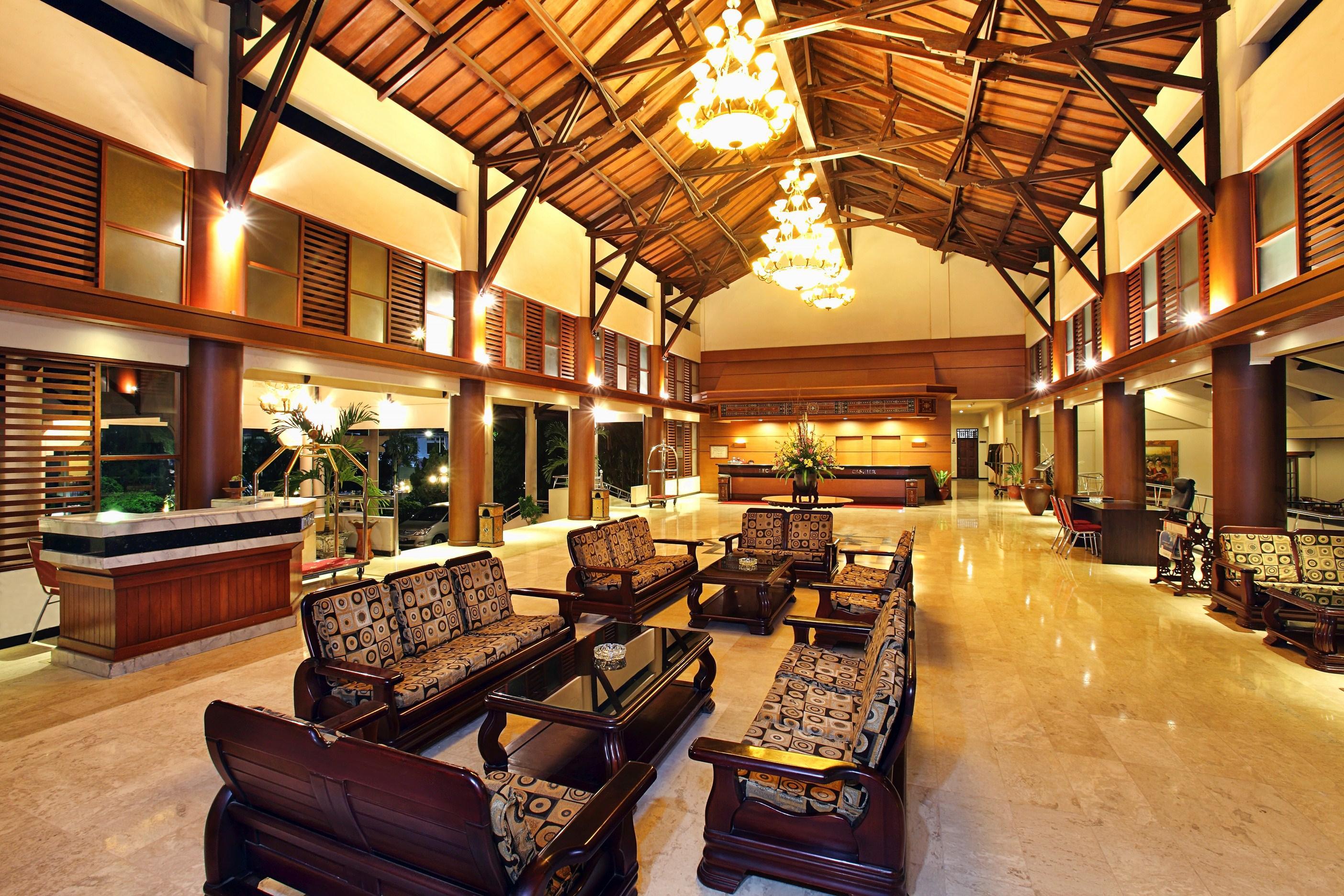 Lombok Raya Hotel Mataram Exterior photo