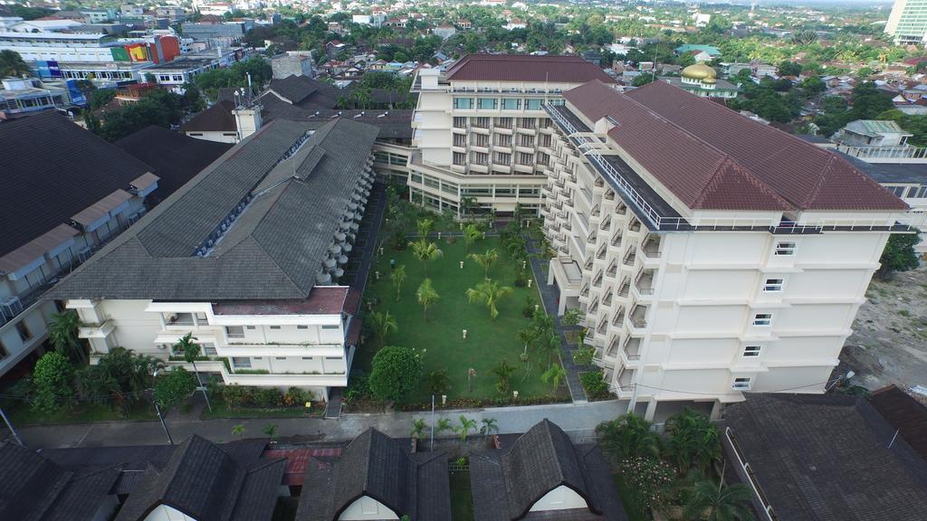 Lombok Raya Hotel Mataram Exterior photo