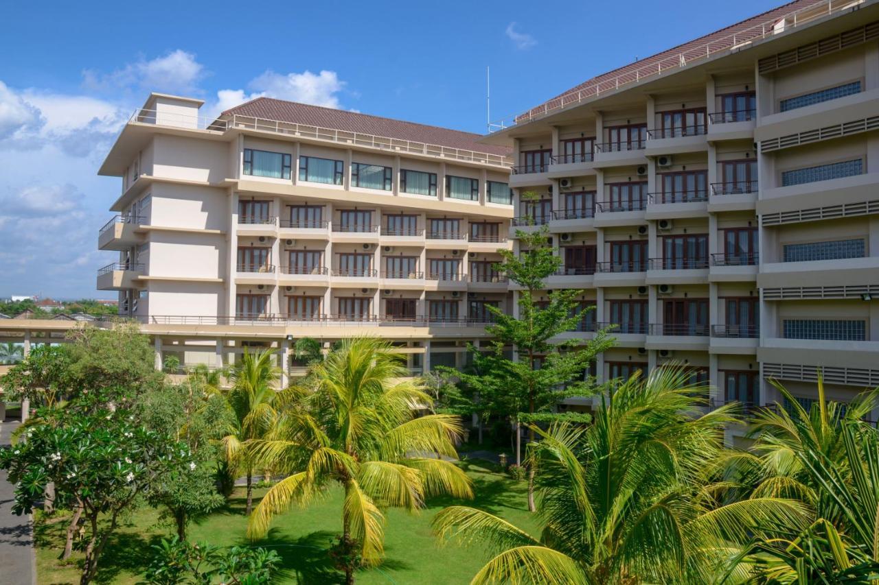 Lombok Raya Hotel Mataram Exterior photo
