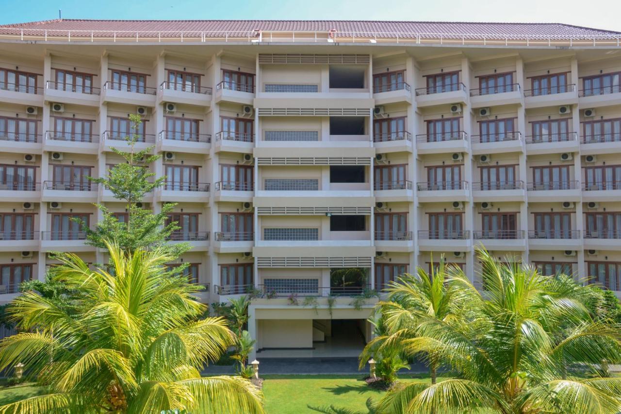 Lombok Raya Hotel Mataram Exterior photo